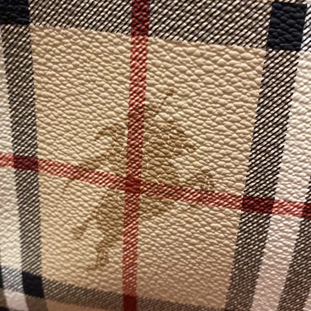 Burberry London Authentic handbag. In better than good condition. - Picture 3 of 16